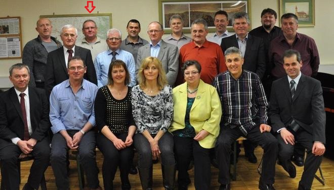 Die komplette Vorstandschaft des Kreisverbands der Banater Schwaben wurde wieder- und neugewählt. (Foto: Schwäbische Zeitung/al)